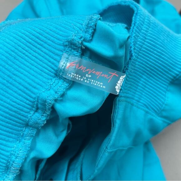 Free People FP Movement Teal Blue Mesmerize Me Cargo Pants Logo Trim Small NWT - Picture 8 of 10